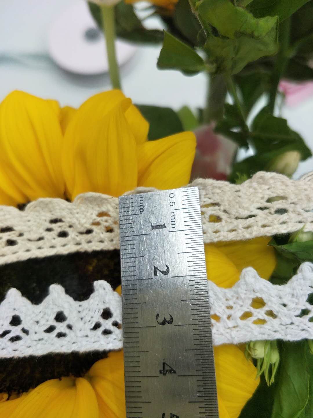 Yiwu Weimian design fashionable cotton thread lace is available in stock and has a wide range of uses