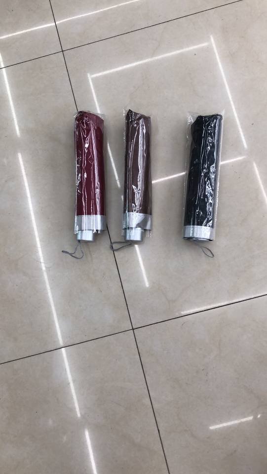 A 30% discount silver plastic ultra-light umbrella