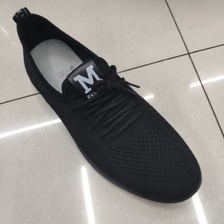 新款时尚纯黑男鞋软底透气网布男士防滑运动鞋