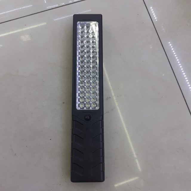 新款多灯聚光手电筒  户外便捷式手电筒