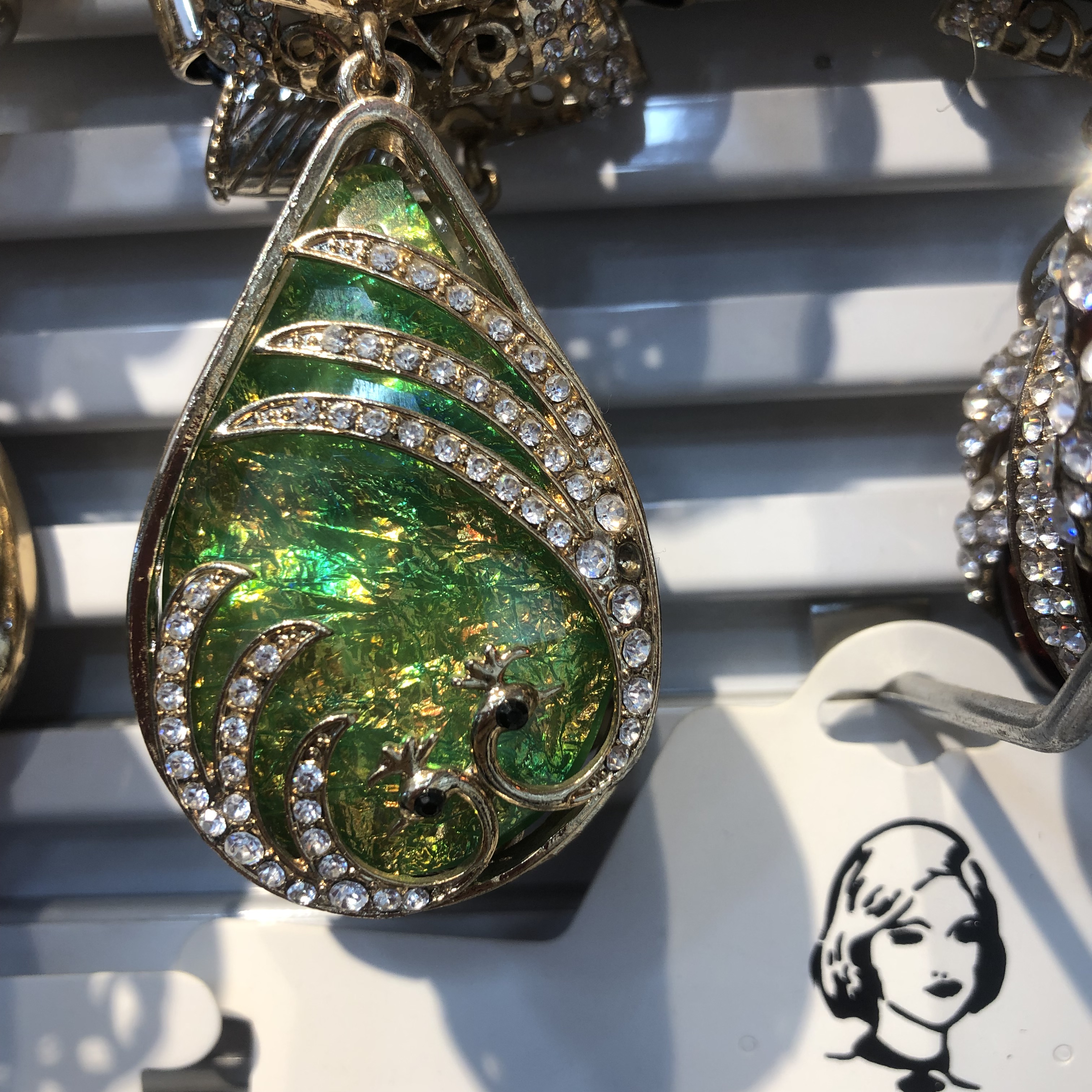 Water diamond necklace, women's retro sweater chain, long, simple and elegant, high-end ethnic style, versatile and personalized necklace for autumn and winter Specification image