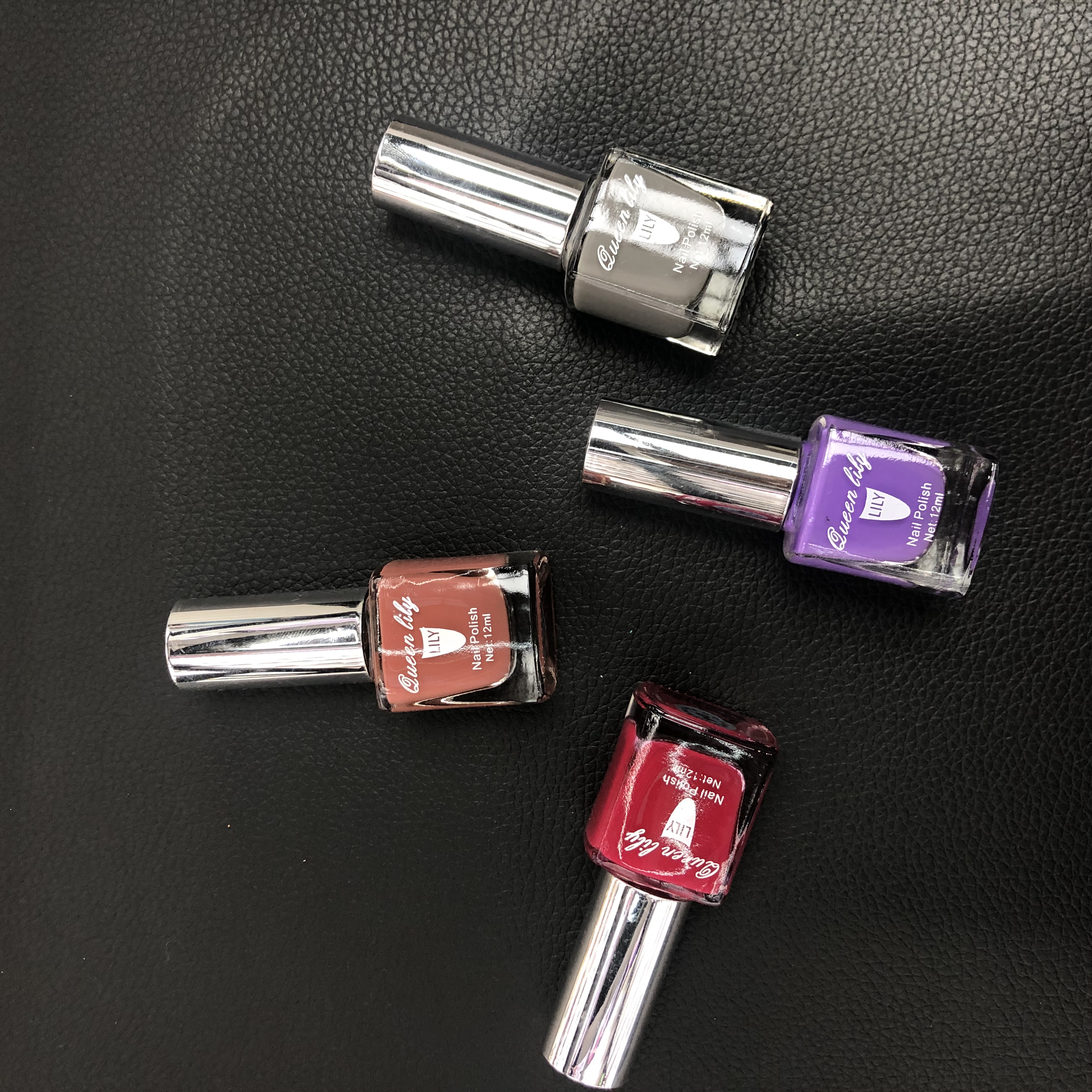Silver-cap fashionable colored nail polish comes in a rich variety of colors, allowing you to freely choose and match them Specification image