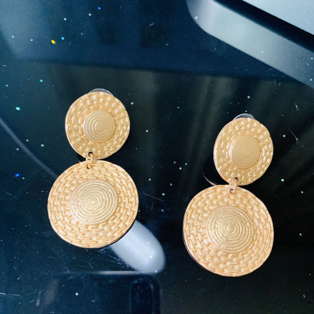 Earrings Alloy Gold Classic Niche Exaggerated Gold Everything Temperament Fashion Street Models Shoot Earrings Earrings details Picture