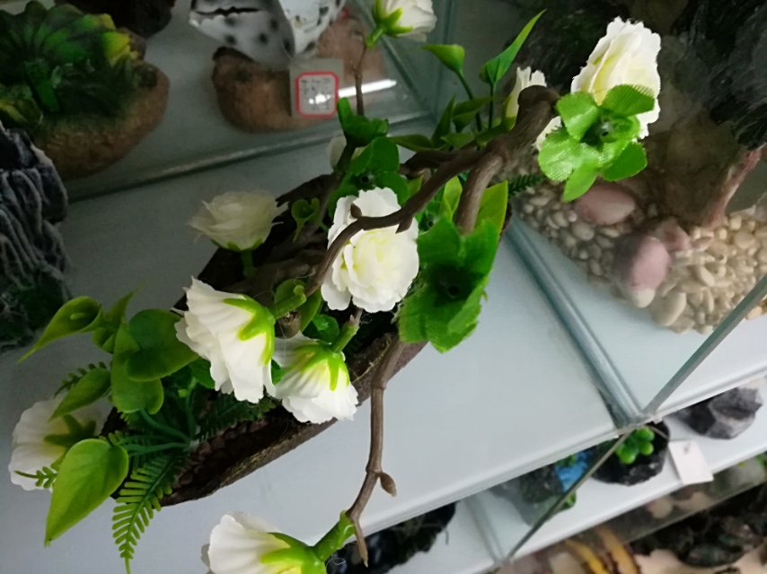 Fish tank, rockery, small boat, aquarium, landscaping, water feature decoration, simulation, artificial flower boat Specification image