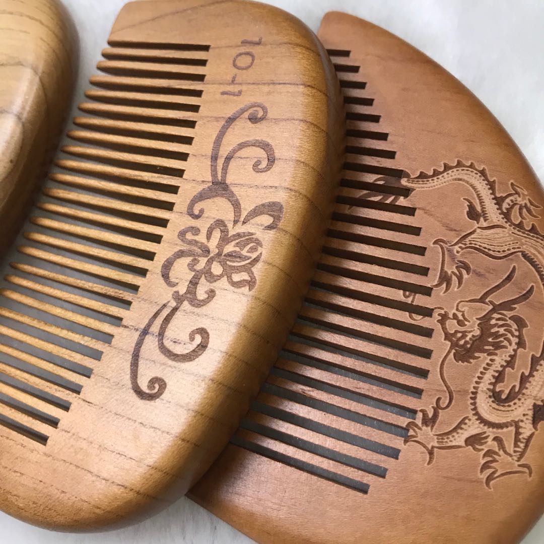 Genuine natural makeup comb made of peach wood, wide-toothed comb, small comb, portable massage comb, mini comb Specification image
