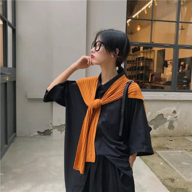 The woolen shawl and scarf are in a fashionable Korean style with a simple and versatile look Specification image