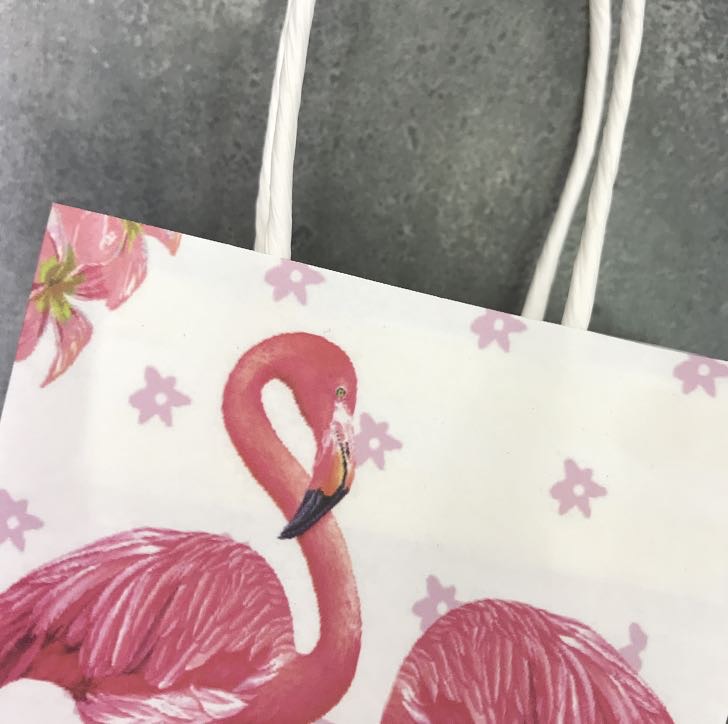 Brown paper Cartoon Flamingos carrying gift bags 21*15*8cm Specification drawing