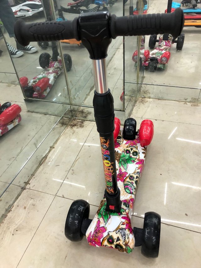 ZLPWC2型钢架带喷雾彩灯儿童滑板车