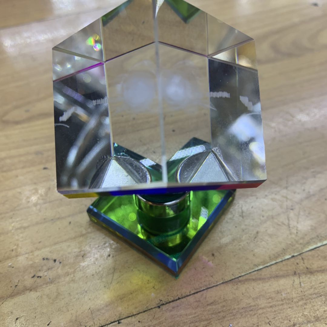 Glass laser inner carving can be rotated cube with base