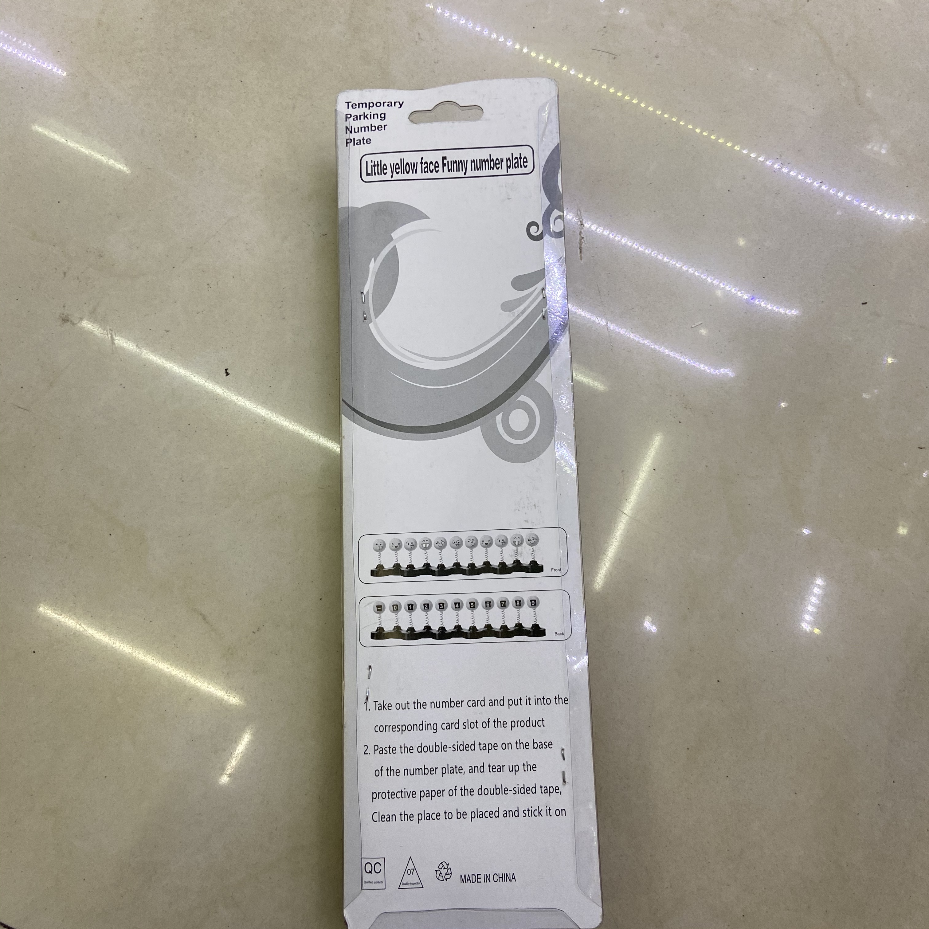 汽车装饰创意网红小车内饰品摆件可爱表情包个性车载弹簧摇头公仔产品图