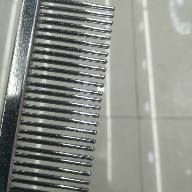 Pet owners are using premium pet combs for their cats