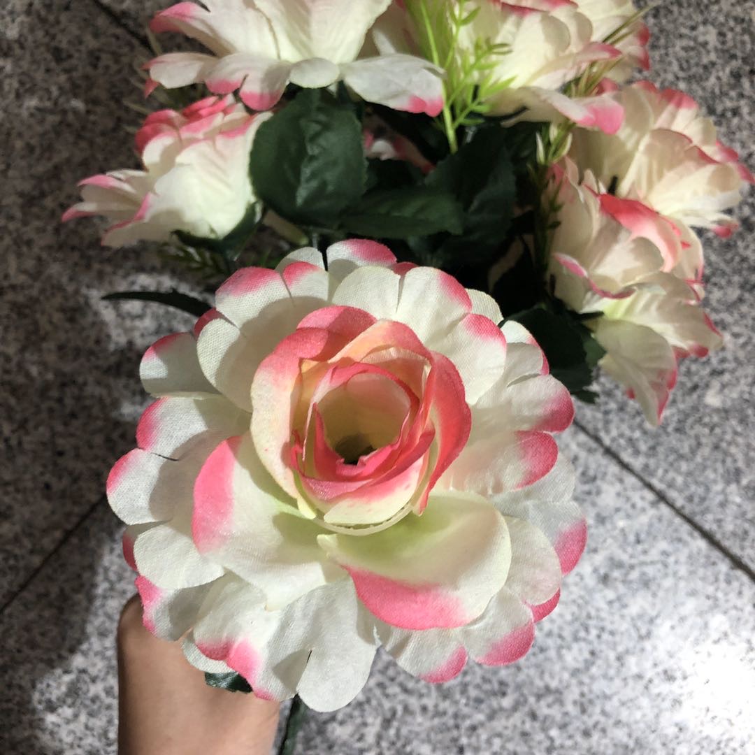 Factory direct sales of artificial flower silk fabric decoration, artificial prosperity rose flower bouquet, wedding route guide arrangement, 12 artificial prosperity roses details Picture