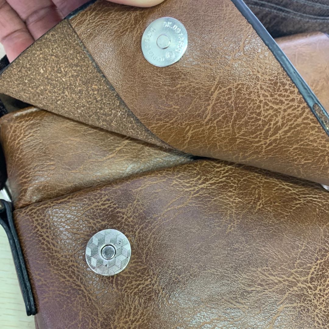 高档时尚PU皮男士钱包细节图