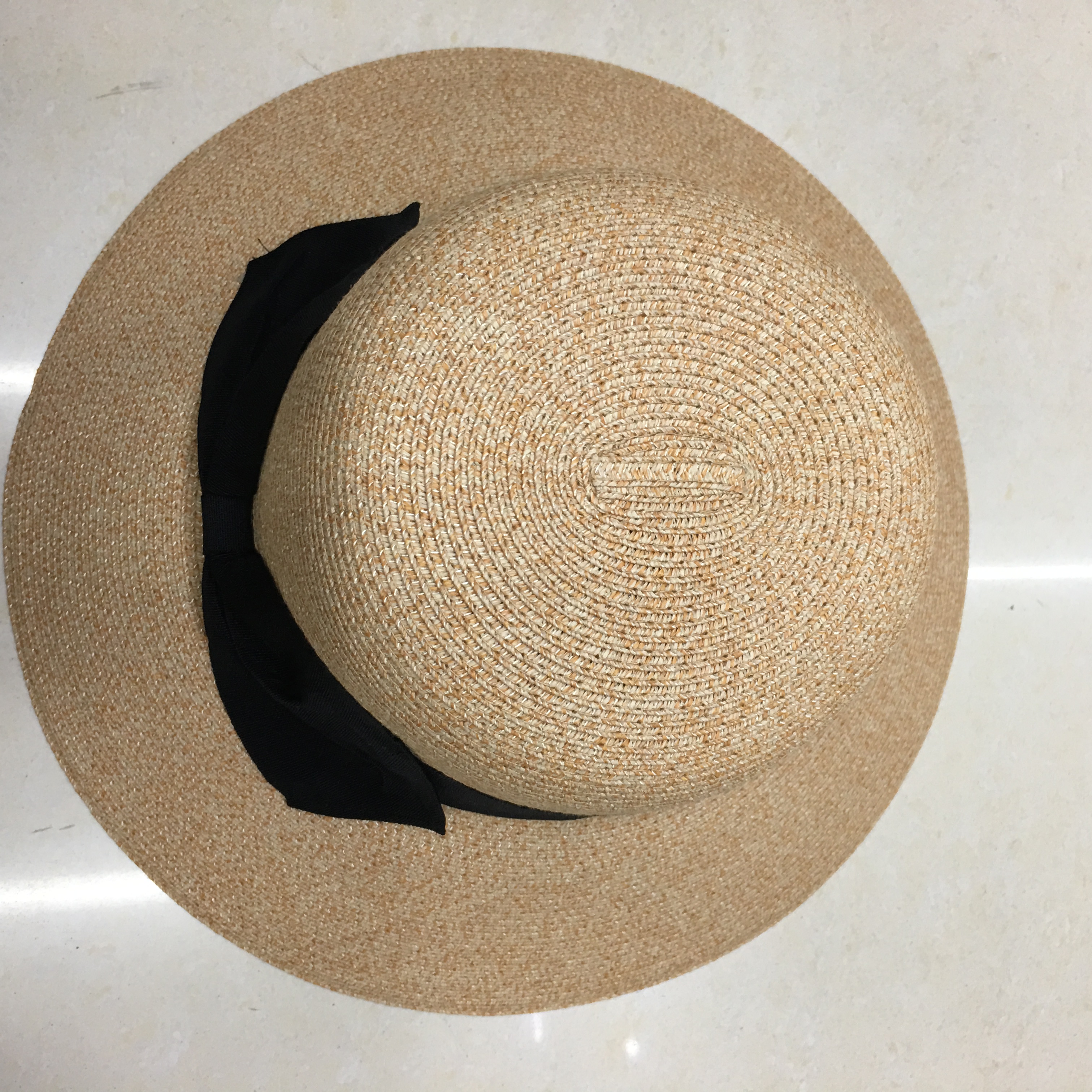 A straw hat for women's spring and summer outdoor sun protection hat, beach hat, UV protection big bow