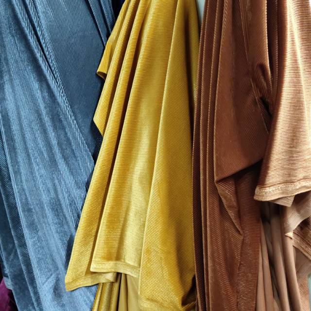 Fine striped fabric for clothing, accessories and handicrafts