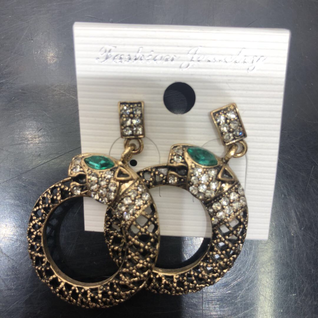 Round ladies' stud earrings with alloy electroplating and rhinestone inlays details Picture