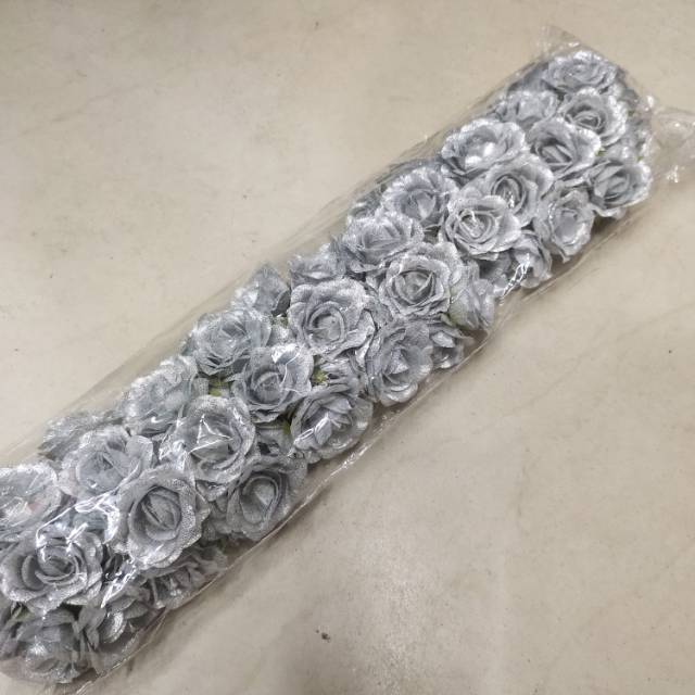 Artificial flower garlands, hand-held bouquets, handmade flowers, artificial roses details Picture