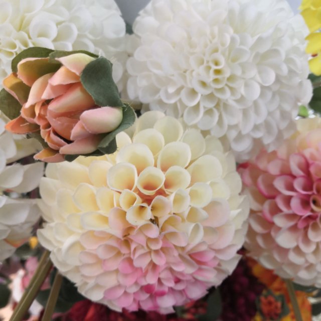 Yiwu quality flower bouquets, artificial flowers for living room decoration, artificial flower ornaments, flower arrangements and vases details Picture