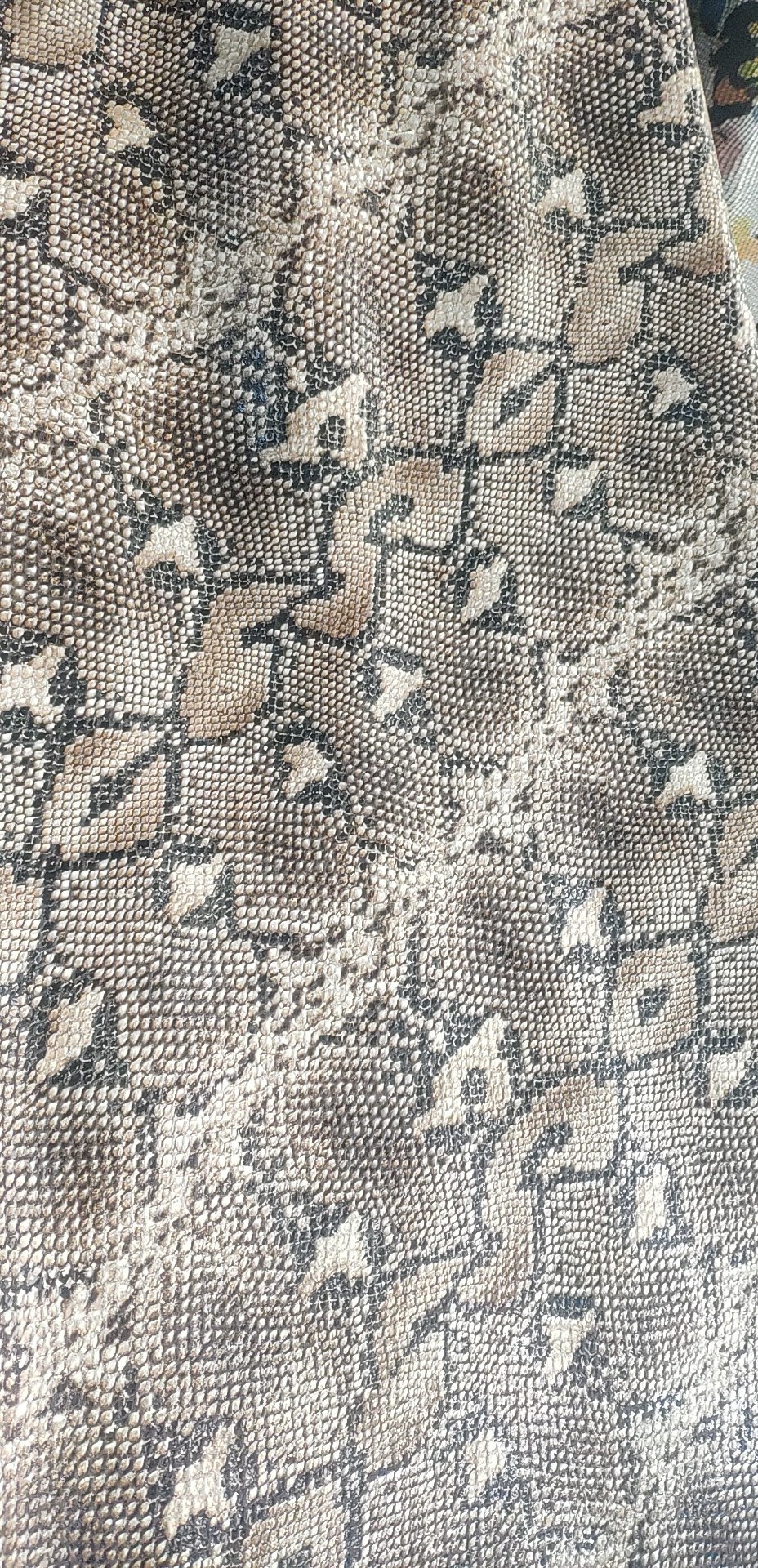 Boa grain cowhide factory direct selling hot new real cowhide leather a large number of goods high and low grade bags sofa shoes material fabrics