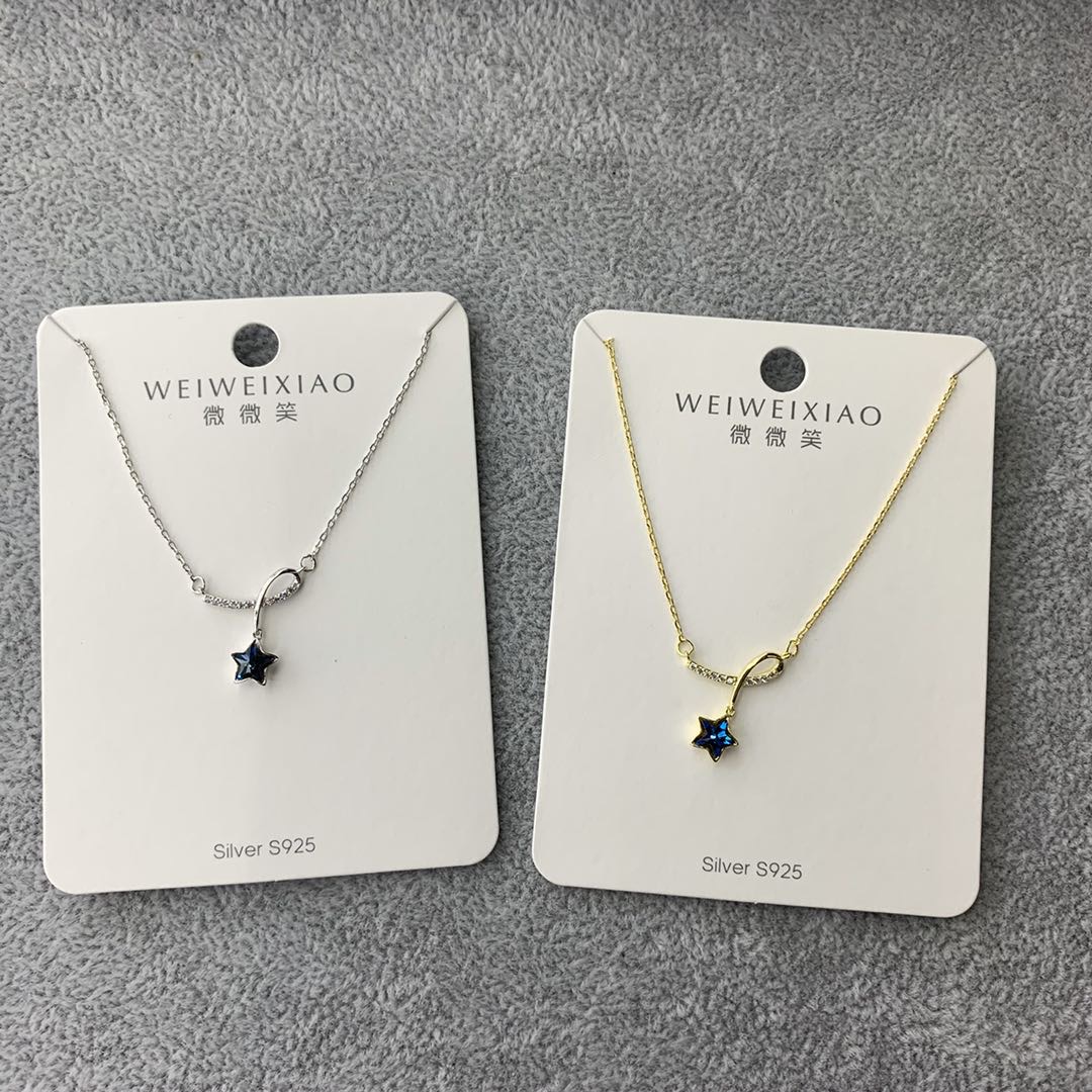 The elegant and simple S925 sterling silver star necklace is a versatile collarbone chain for women and a silver accessory with a slight smile