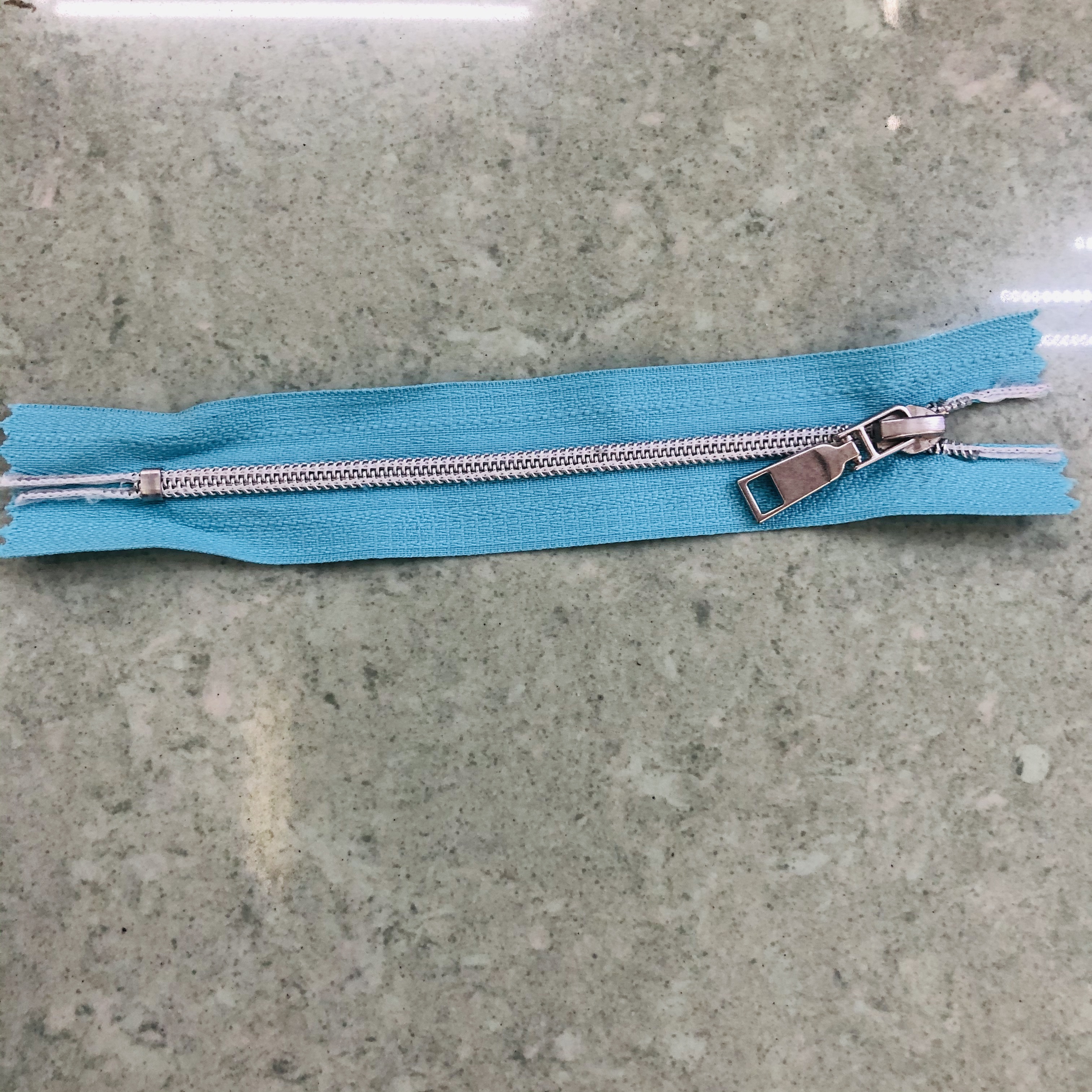 Resin Glue Teeth Zipper Closed Tail Zipper Open Tail Zipper Plastic Zipper Plastic Zipper Gold-Plated Closed Zipper Gold Light Gold Rose Gold Metal Zipper Manufacturers Supply 3#5#8# Metal Zippers details Picture