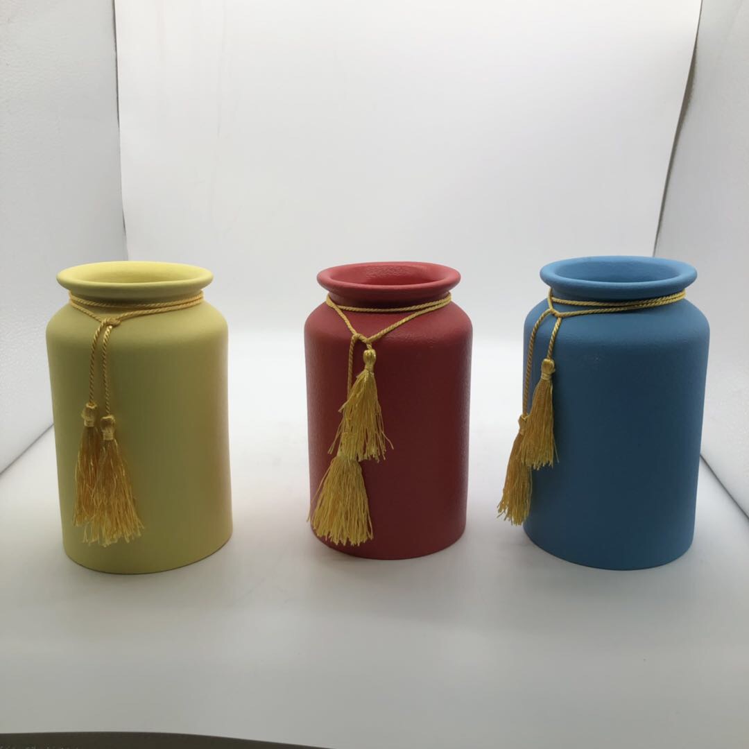 Fresh And Elegant Pure Ceramic Vase