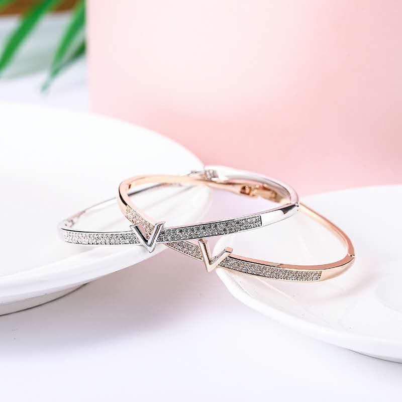 Elegant and refined, slightly inlaid zircon bracelet, simple and fashionable, whitening bracelet