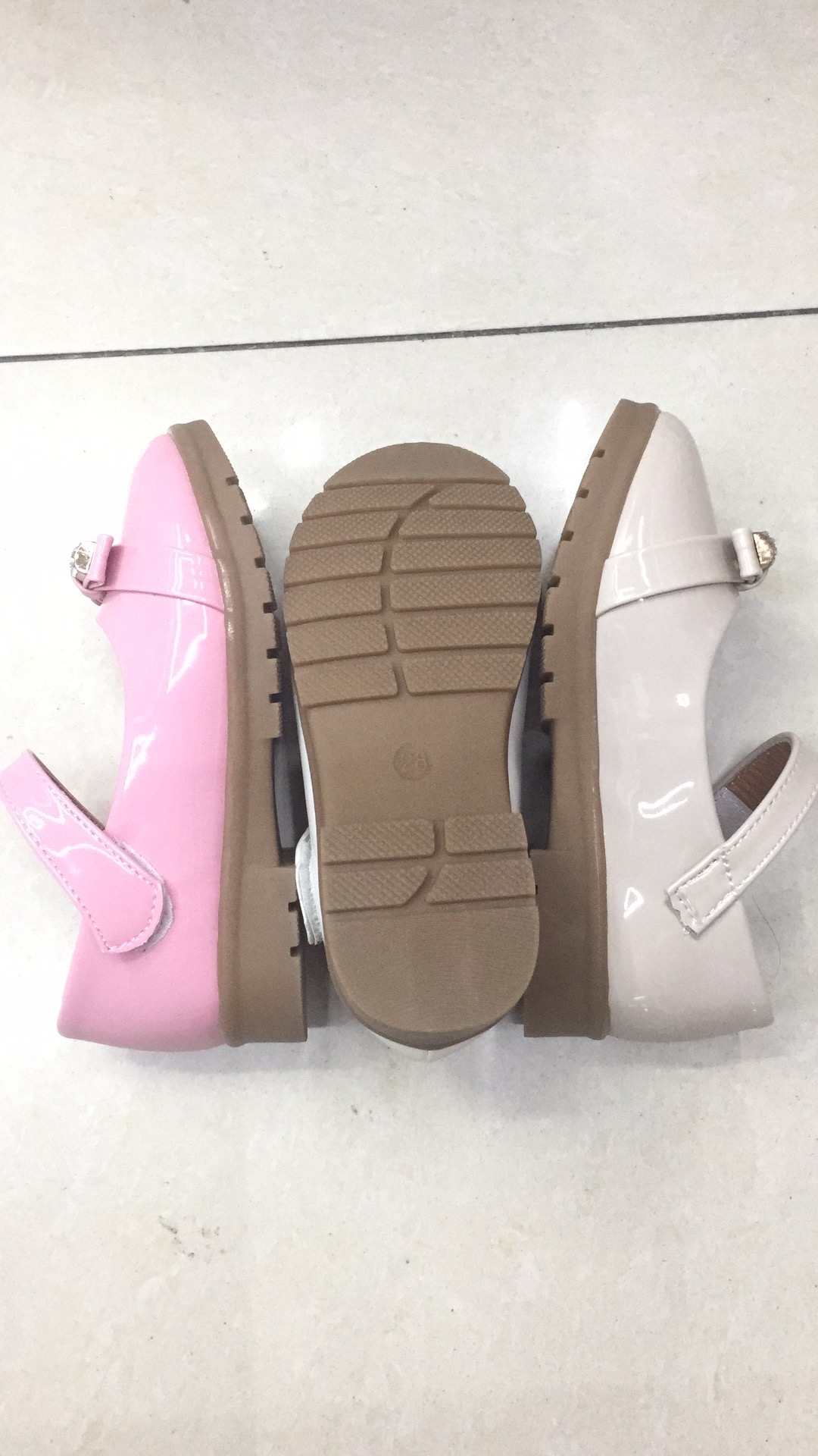 2023 Spring children students perform the Korean version of the girl's bow H208 Hongyun 2020 foreign trade girl baby butterfly princess shoes details Picture