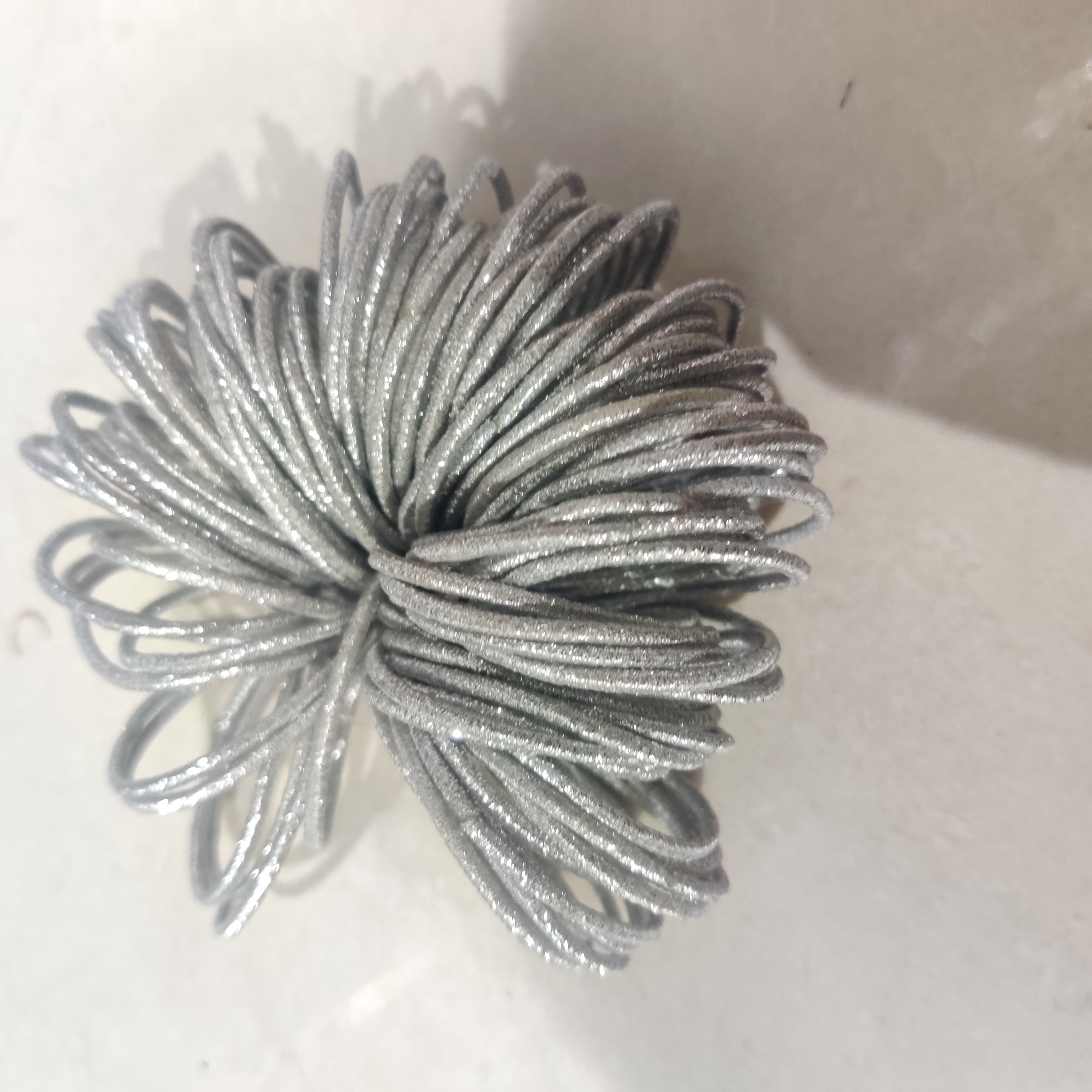 Minimalist scrunchie head rope worn casually with natural hair