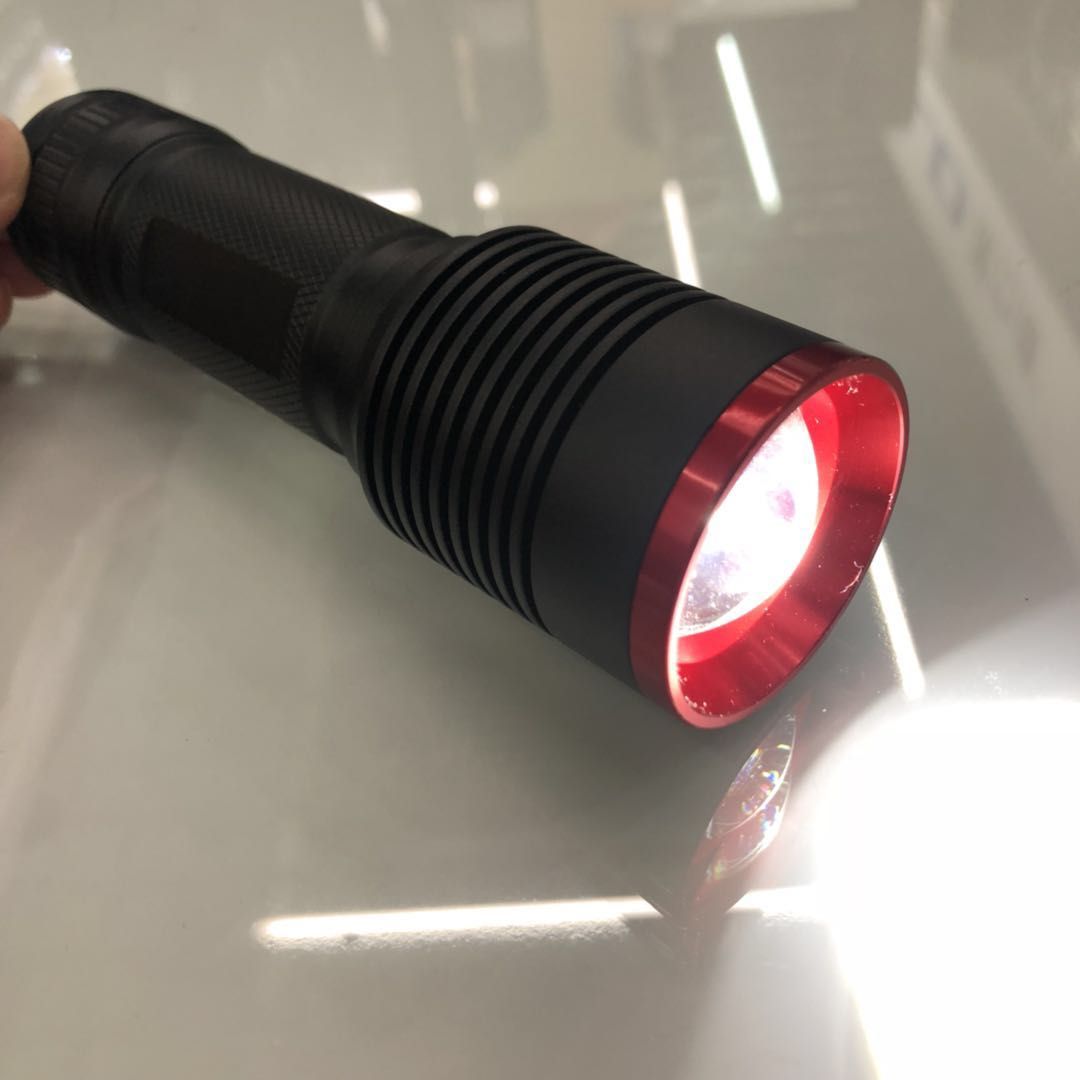 强光充电手电筒超亮户外小便携变焦多功能远射家用氙气灯