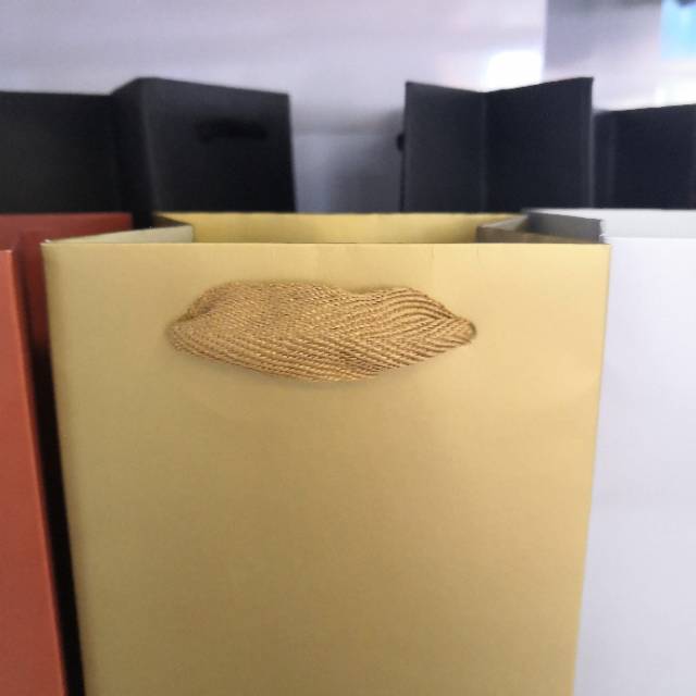 Customized packaging bags and gift bags based on samples, factory direct sales, wholesale in stock, solid color options available in multiple colors Specification image