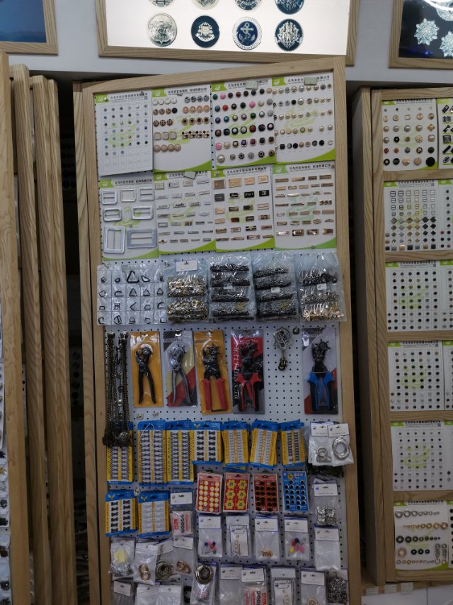 Yiwu Hongfeng Clothing Accessories Co., LTD describe pic - 1