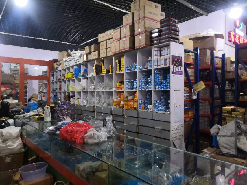 Yiwu Dongsheng Sewing Equipment Shop describe pic - 2