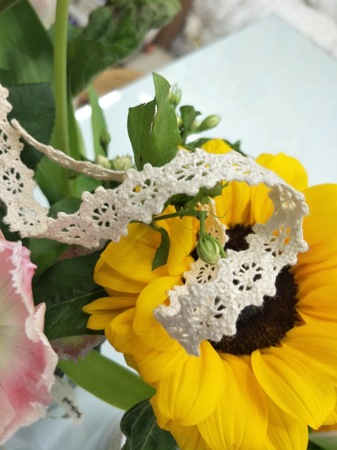 We offer a wide range of fashionable cotton lace trims in stock for various uses. Wholesale of all kinds of cotton trims details Picture