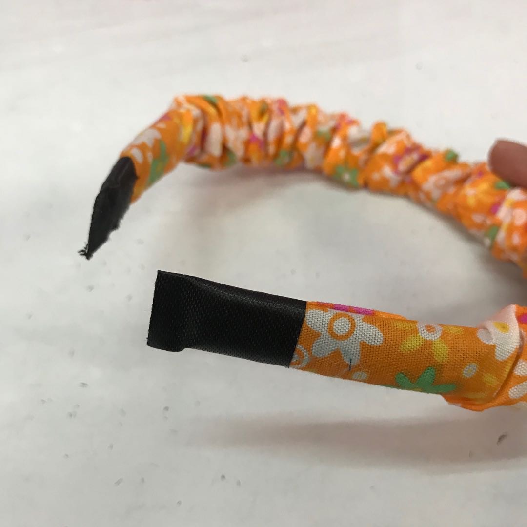 The Korean-style simple hair band is a versatile and elegant accessory for going out in autumn and winter. It features a forest-themed, ethereal hair-pressing style and is a popular and fresh headwear for young girls Specification image