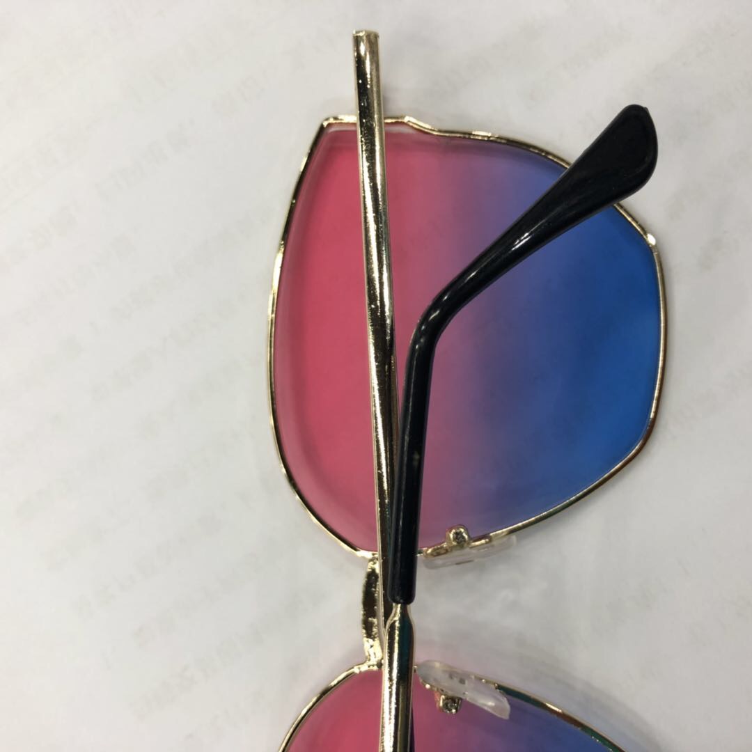 The new must-have sunglasses for UV protection when going out are fashionable and full of personality Specification image