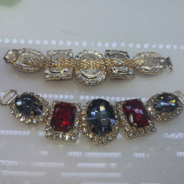 Factory direct sales of shoe buckles, crystal glass, diamond welded edge, diamond-encrusted jewelry accessories, and clothing accessories details Picture