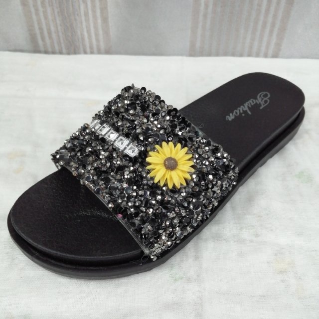 Slippers For Women Wearing New Summer Can Wet Water Glitter Little Daisies One Word Beach Fashion Everything Sandals