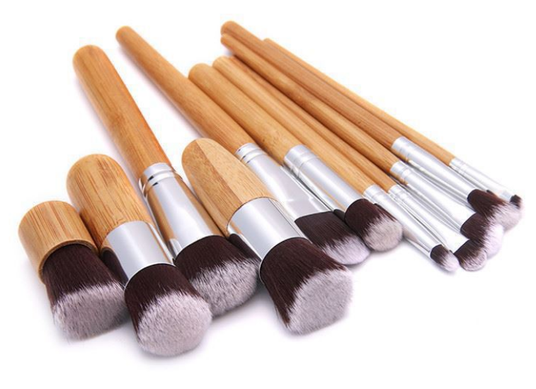 11 bamboo-handled eco-friendly linen bag makeup brushes and beauty tools. 11 bamboo-handled makeup brushes Specification image