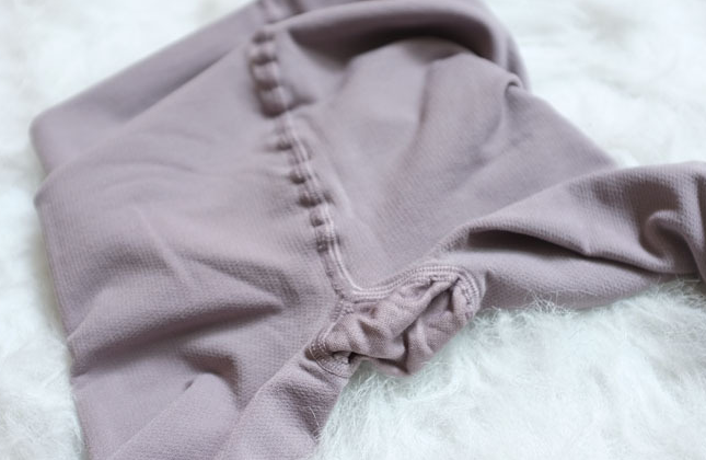 Wholesale of gray vertical striped striped long pants and stockings made of freely cut and slightly pressed autumn cotton for slimming