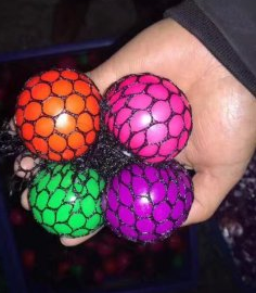 儿童创意新奇特整蛊玩具小号5cm挤压发泄葡萄球 整人玩具产品图