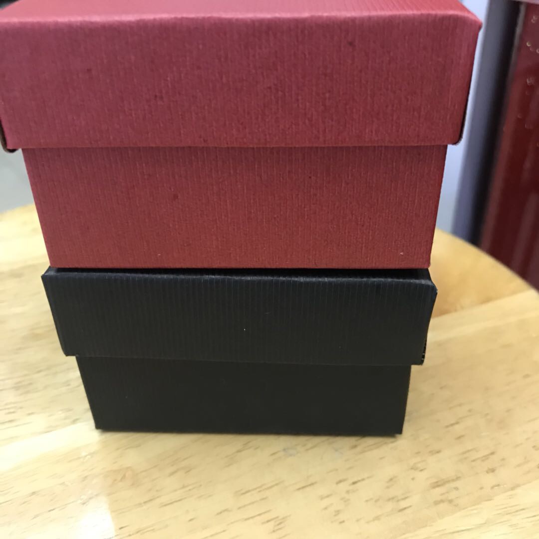 手表盒工艺礼品黑红两色可选低调奢华浪漫送礼产品图