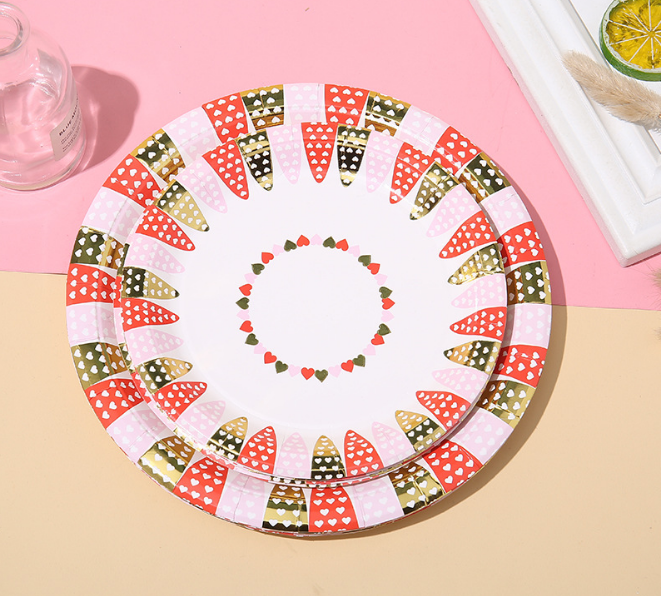 欧美烫金爱心圆点餐具加厚纸杯派纸盘金色刀叉勺纸巾派对装饰用品图