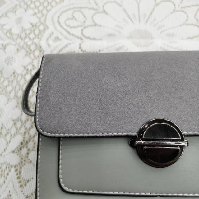 女士包包2020秋冬新款时尚女手提包百搭斜挎包简约中年女包妈妈包细节图