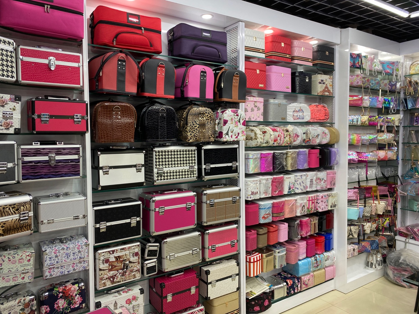 Jiajia's cosmetic bag describe pic - 1