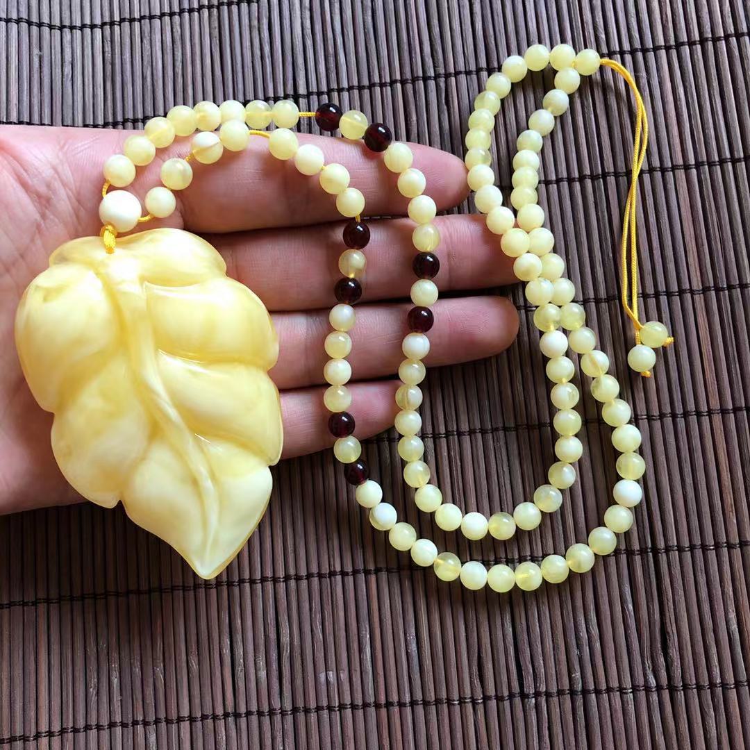 荧光浮水琥珀蜜蜡白花蜜叶子吊坠男女款金枝玉叶蜜蜡吊坠