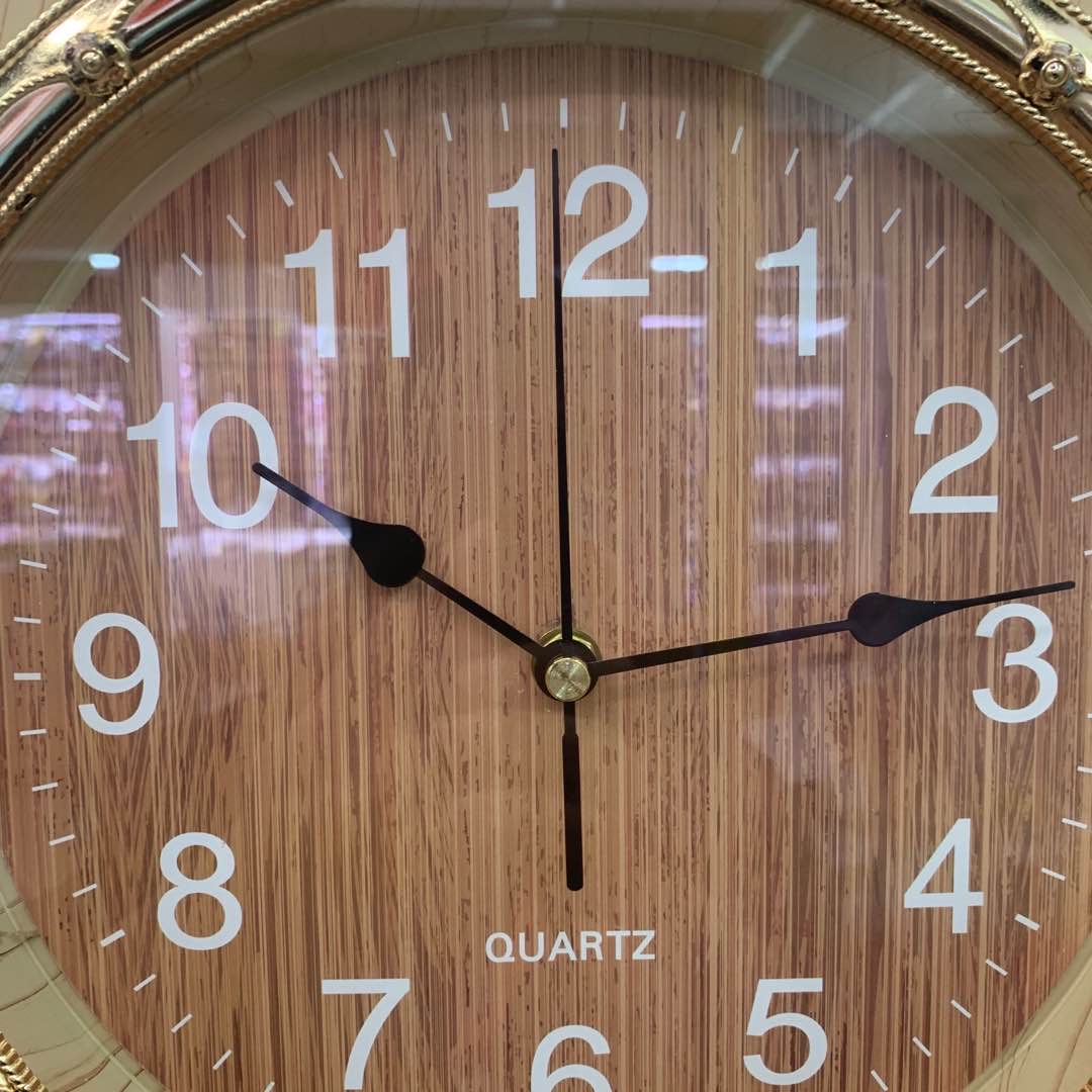 Simple and modern large wall clock, silent living room watch, home creative wall watch quartz clock details Picture