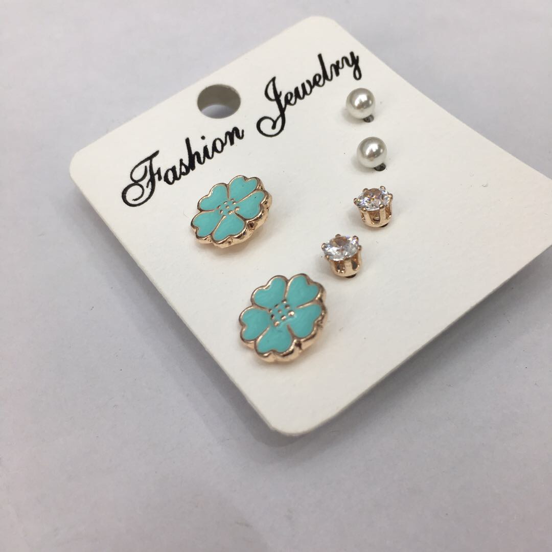 欧美风畅销款花朵形铜镀金珍珠锆石镶嵌成人耳钉套装产品图