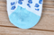 厂家纯棉宝宝袜蓝色图案绣花舒适可爱童袜产品图