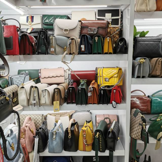 Wenwen's Famous Store describe pic - 2